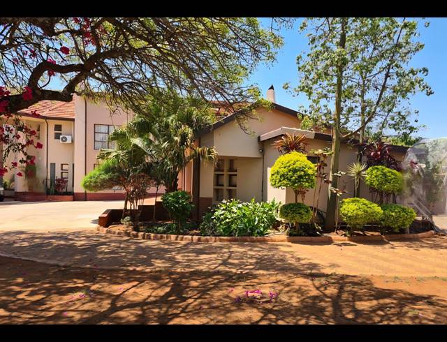 6 BEDROOM FREESTANDING FOR SALE IN BROADLANDS ESTATE